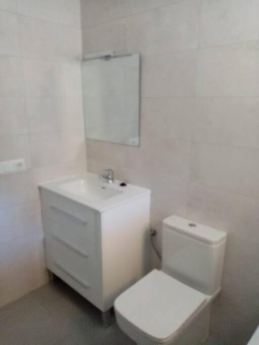 Casa Julio, Bonita Casa Comoda Y Espaciosa, Totalmente Reformada Con Terraza Y Jardin Privado Riezu