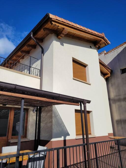 Casa Julio, Bonita Casa Comoda Y Espaciosa, Totalmente Reformada Con Terraza Y Jardin Privado Ferienhaus Riezu